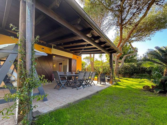 Villa voor 6 personen, met terras en tuin in Stintino