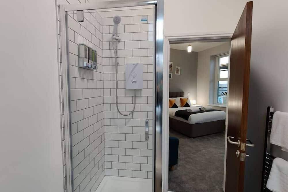 Appartamento intero, Contractor Base • Kitchen • Parking Included in Swansea, Swansea e dintorni