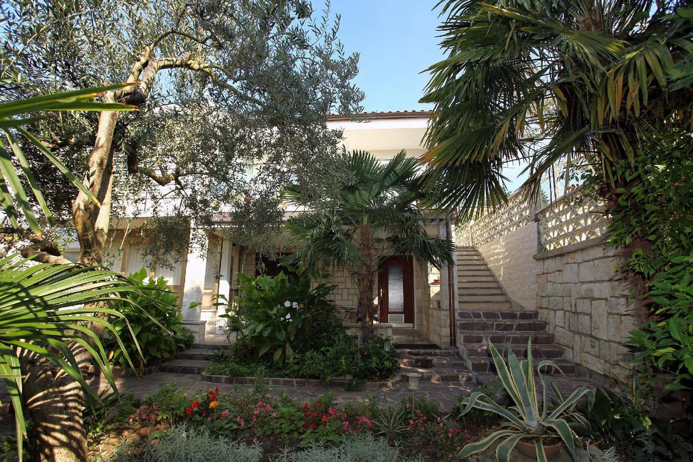 Ganze Ferienwohnung, Appartement Portoroz mit Terrasse und Garten in Piran, Slowenische Riviera