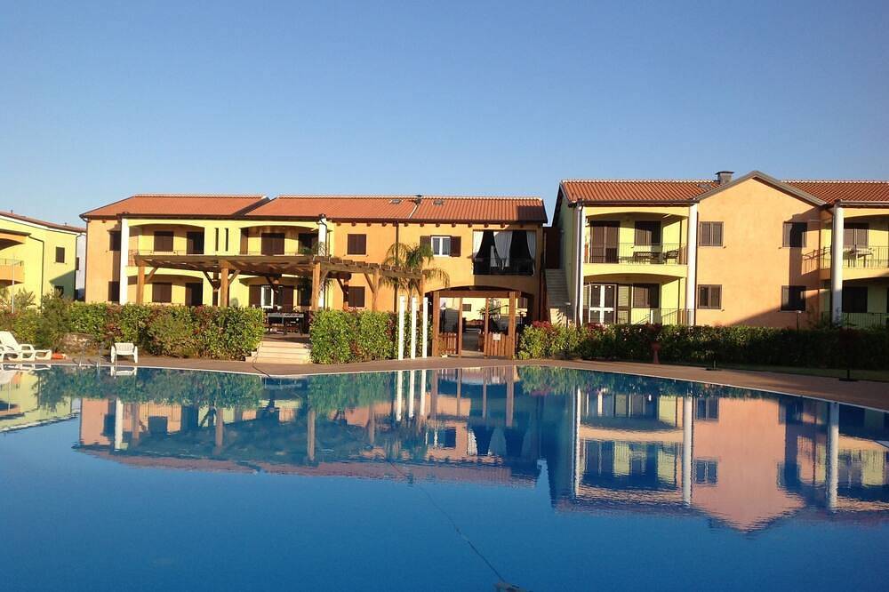 Apartamento entero, Vacation home in the village blue shore 500 m from the sea with beautiful swimming pool in Policoro, Golfo de Tarento
