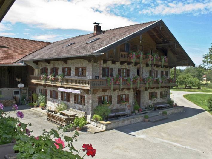 Ferienwohnung für 4 Personen, mit Balkon und Terrasse sowie Garten