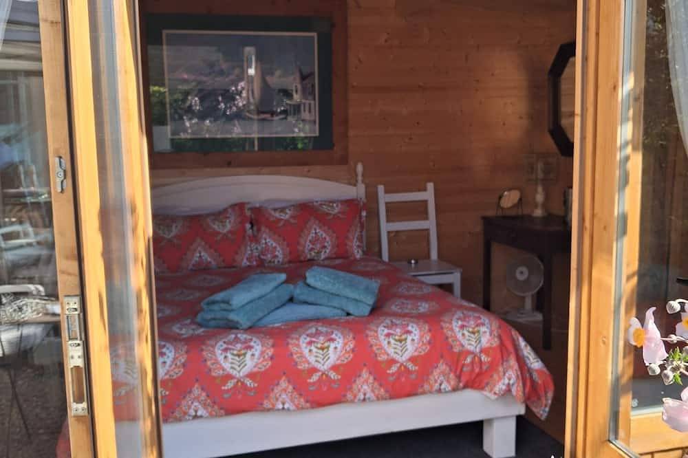 Cosy semi off grid eco cabin in Penarth, very quiet location. in Cardiff, Región de Vale of Glamorgan