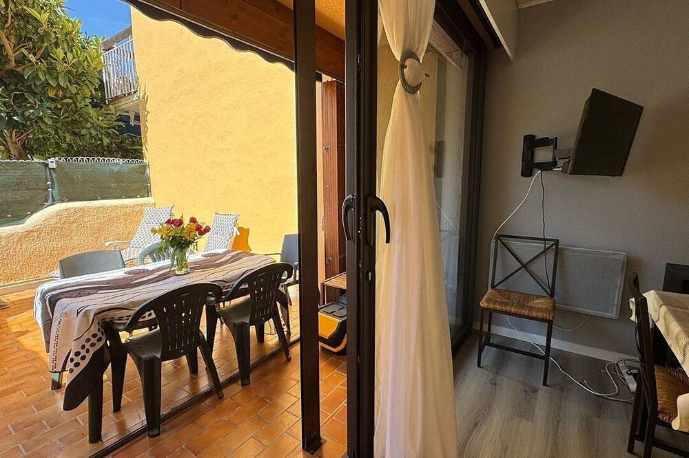 Entire apartment, Studio Classé 2 Étoiles en Rez-de-jardin Avec Grande Terrasse a 5 min à Pied du Centre Ville in Vernet-les-Bains, Parc naturel régional des Pyrénées catalanes