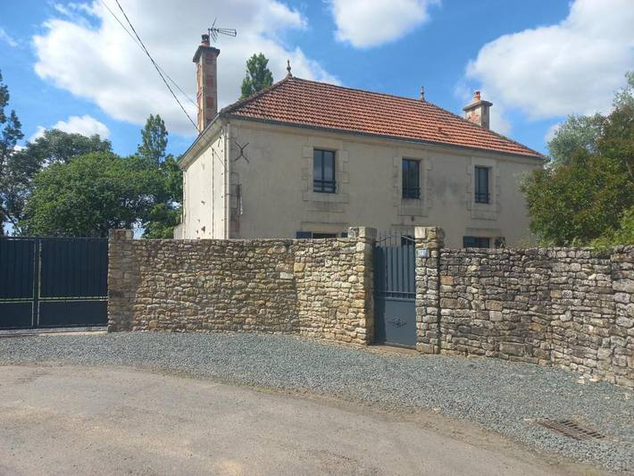 Location de vacances pour 12 personnes, avec jardin ainsi que piscine et vue à Mareuil-sur-Lay-Dissais - 3