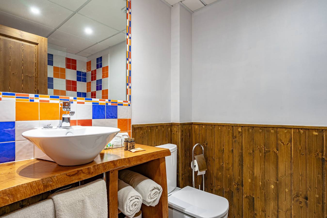 Habitación 'El Nogal' con piscina compartida, jardín compartido y Wi-Fi in Gamonedo, Cangas de Onís