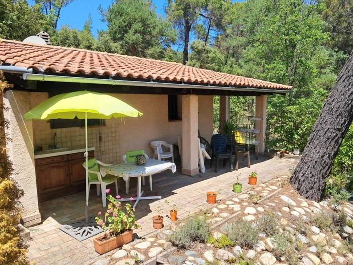 Location de vacances pour 3 personnes, avec vue sur le lac ainsi que jardin et vue à Esparron-de-Verdon - 2