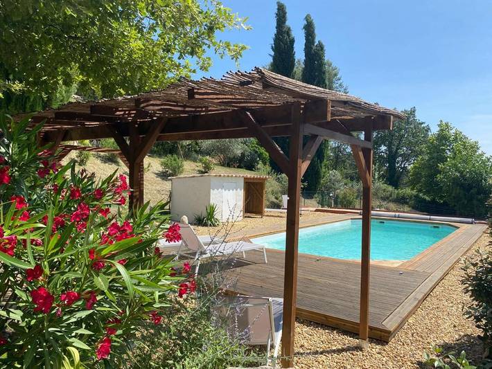 Location de vacances pour 4 personnes, avec piscine ainsi que vue et jardin à Vaugines - 4