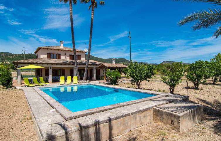 Soleado Apartamento con Terraza y Piscina: Binissalem Gem in Binisalem, Interior de Mallorca