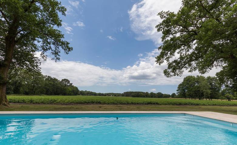 Gîte pour 14 personnes, avec piscine ainsi que jardin et terrasse à Herm - 4