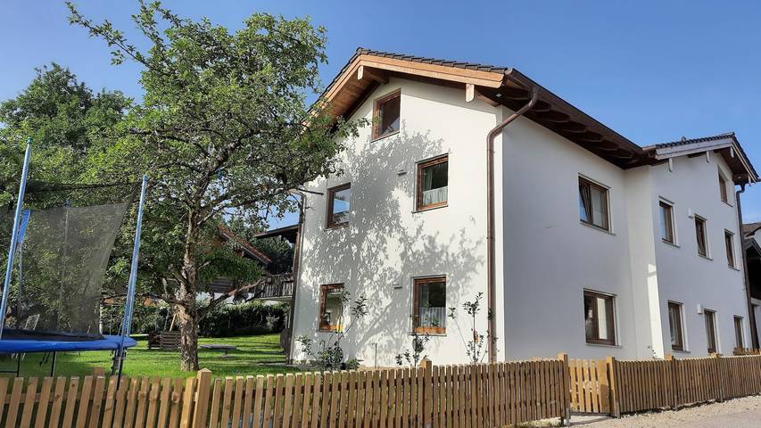 Ferienwohnung für 4 Personen, mit Terrasse und Garten in Obing