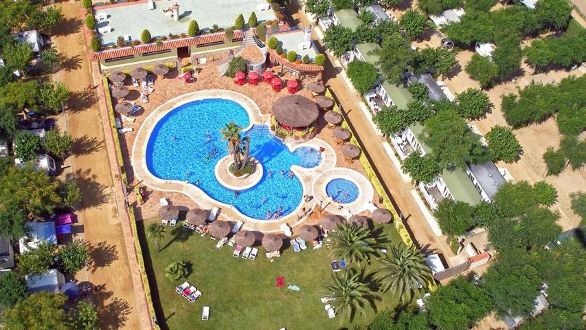 Tente pour 5 personnes, avec Terrasse et Jacuzzi ainsi que Jardin et Piscine à Blanes