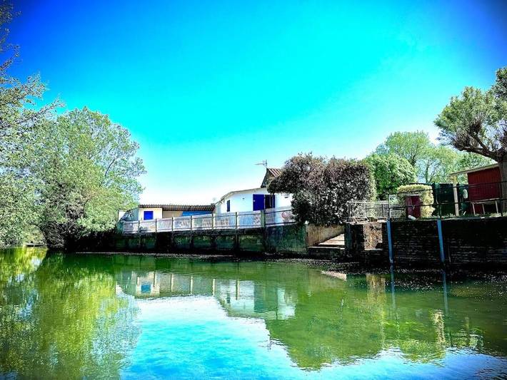 Location de vacances pour 5 personnes, avec Terrasse ainsi que Jardin et Vue à Magné