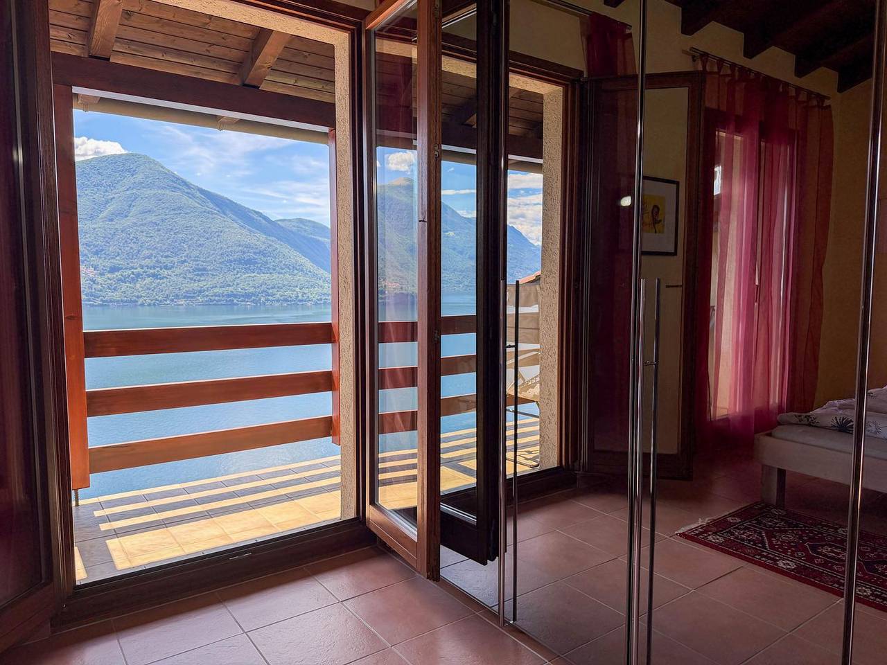 Ganze Wohnung, Reiheneinfamilienhaus in Residenz mit Schwimmbad an erhöhter Hanglage in Brissago, Tessiner Alpen
