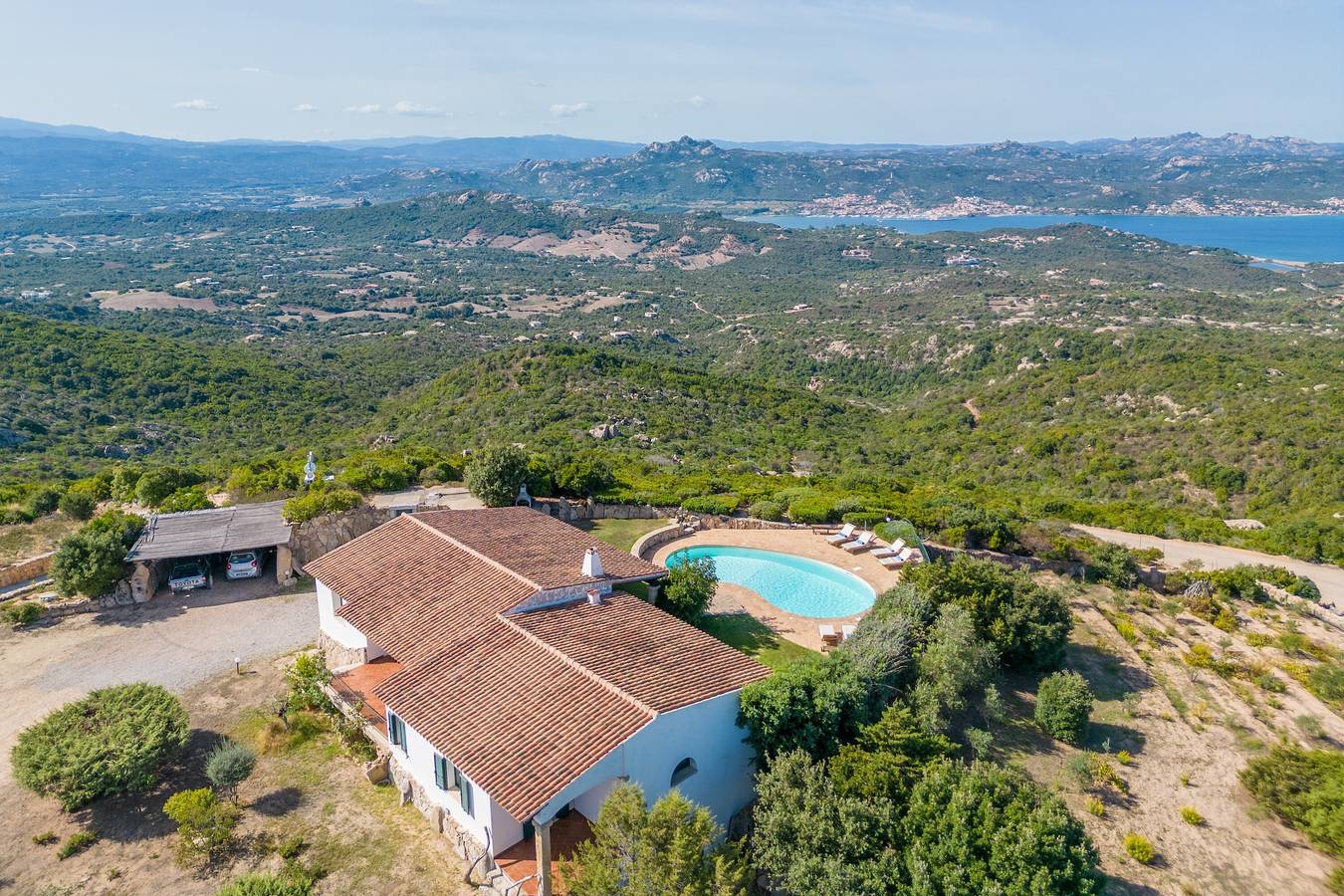 Ferienhaus mit Wlan, Pool, Garten und Meerblick; Parkplatz vorhanden in Arzachena, Costa Smeralda