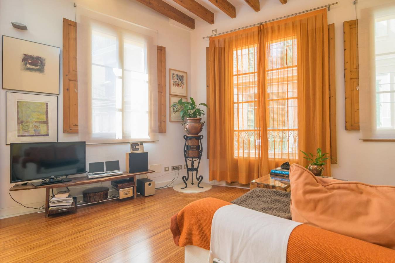 Miraclet - Adults Only - Townhouse with beautiful terrace and parking in the centre of Palma. Free Wifi in Palma Old Town, Palma