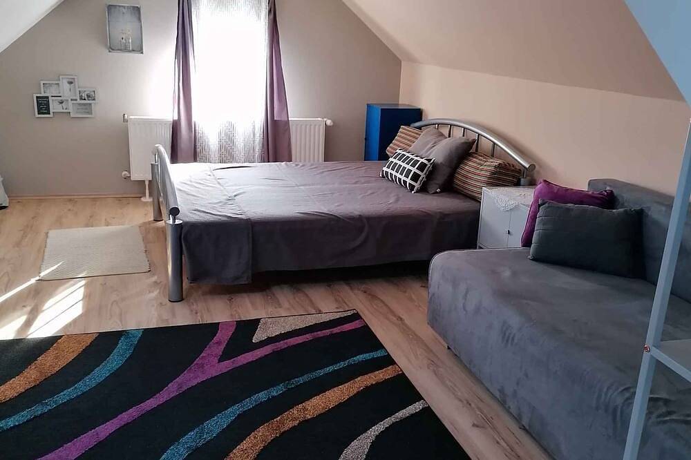 Entire apartment, Holiday apartment with Internet access and garden in Balatongyörök, Balaton Uplands National Park
