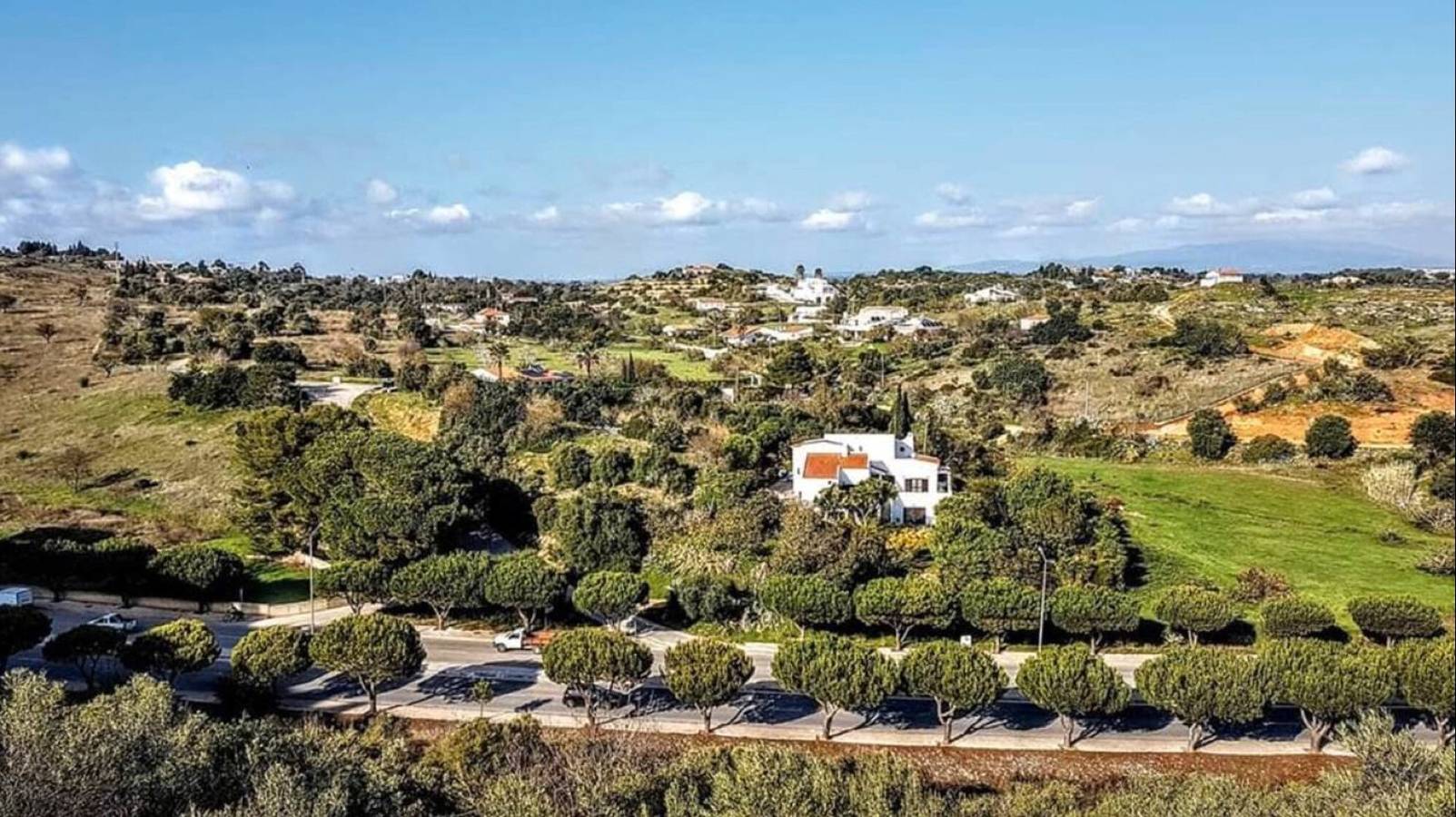 Ganzes Studio, Studio-Apartment 'Economy für Zwei in Lagos' mit Gemeinschaftspool, Wlan und Klimaanlage in São Sebastião, Lagos