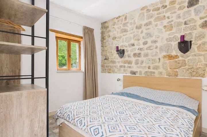 Location de vacances pour 3 personnes, avec jardin et piscine dans Largentière - 2
