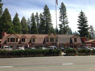 Log Cabin for 8 Guests in Shaver Lake, Kings Canyon National Park, Picture 2