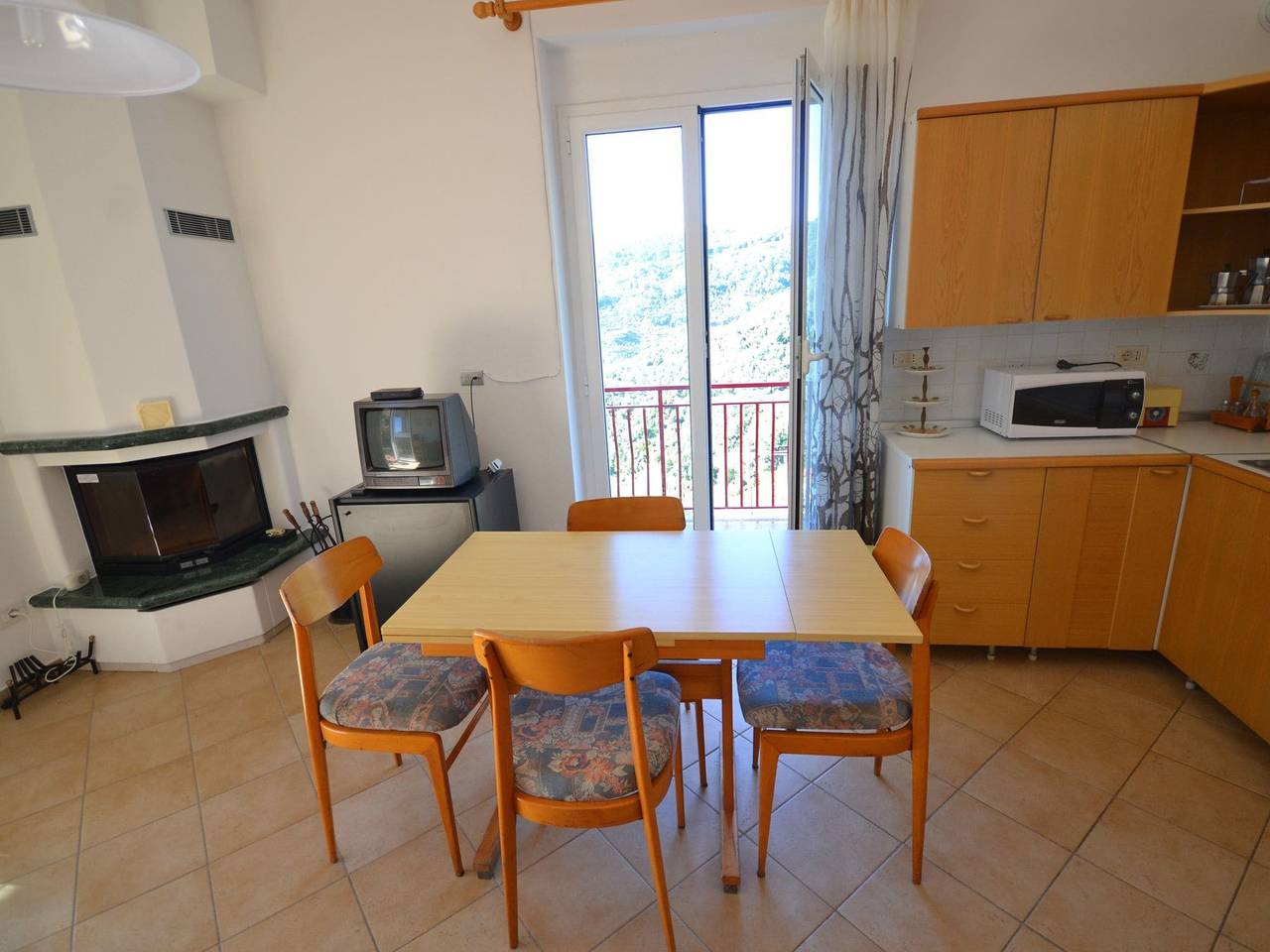 Acogedora casa de vacaciones con jardín privado in Camposoprano, Moneglia