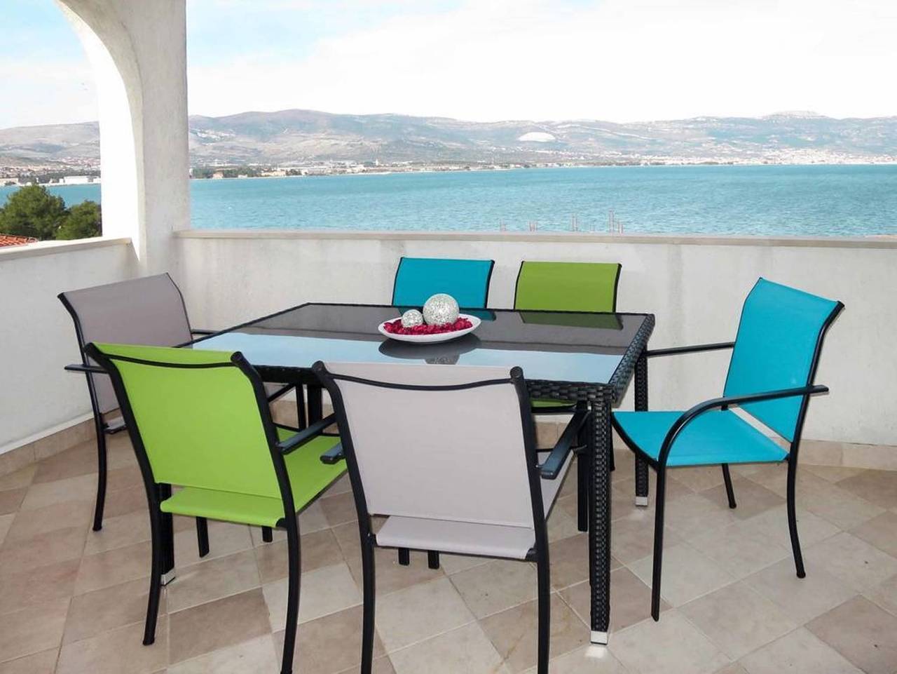 Ganze Wohnung, Zweizimmer-Apartment mit Gemeinschaftspool in Arbanija, Ciovo