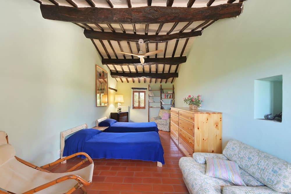 Casa de vacaciones privada con Wifi, jacuzzi, piscina privada, Tv, balcón, mascotas permitida in Paciano, Provincia de Perugia