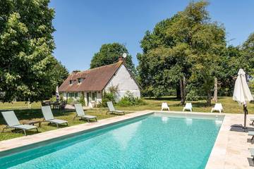 Gîte pour 8 personnes, avec jardin ainsi que terrasse et piscine à Tillières-sur-Avre