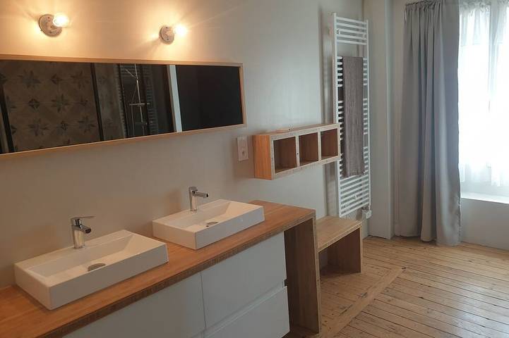 Ganze Wohnung, Cosy apartment overlooking the Mayenne river in Laval, Mayenne