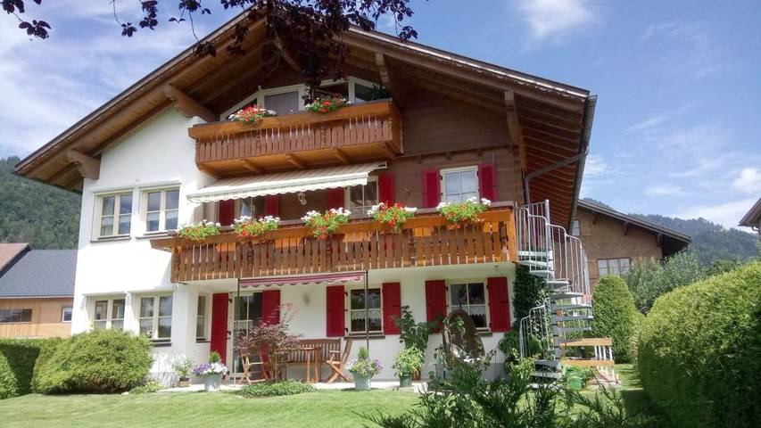 Location de vacances pour 4 personnes, avec vue ainsi que bassin pour enfant et jardin à Hittisau - 2