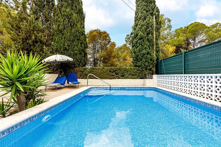 Chalet para 4 personas, con piscina y jardín en Marina Baja - 4