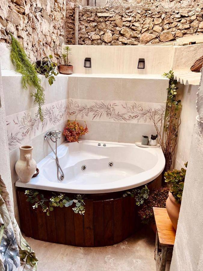 Location de vacances pour 6 personnes, avec Jacuzzi ainsi que Terrasse et Jardin à Abarán