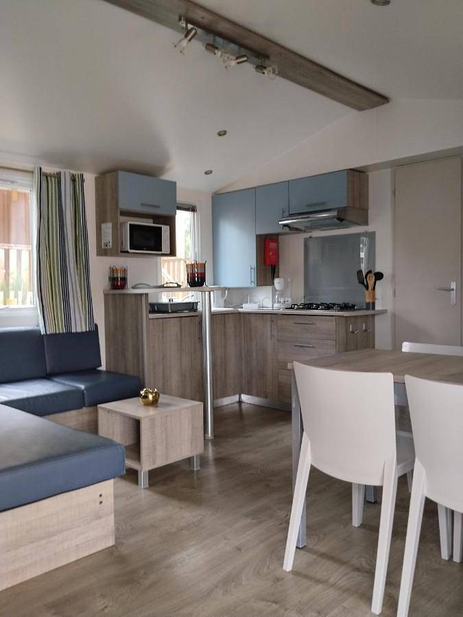 Camping pour 5 personnes, avec terrasse dans Claouey