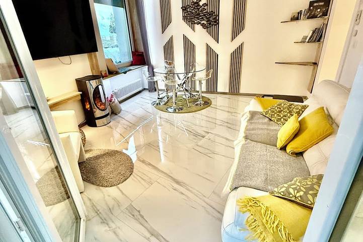 Ferienwohnung für 6 Personen, mit Balkon und Pool