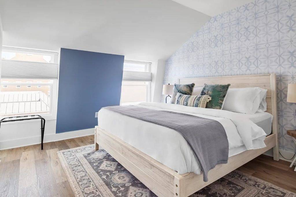 Ganze Wohnung, 1/2 Block from King Street, 5★ Location ~ ♛King Bed ~ Free Parking in Alexandria (VA), Alexandria City