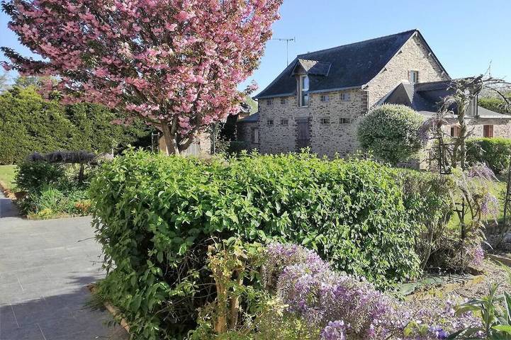 Gîte pour 11 personnes, avec Jacuzzi ainsi que Terrasse et Jardin