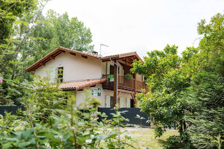 Gîte pour 4 personnes, avec vue ainsi que terrasse et jardin - 1