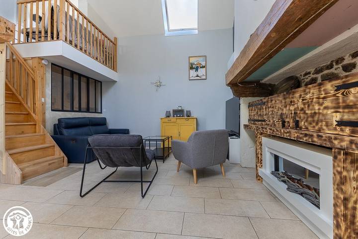 Gîte pour 8 personnes, avec jardin à La Tour-d'Auvergne - 2