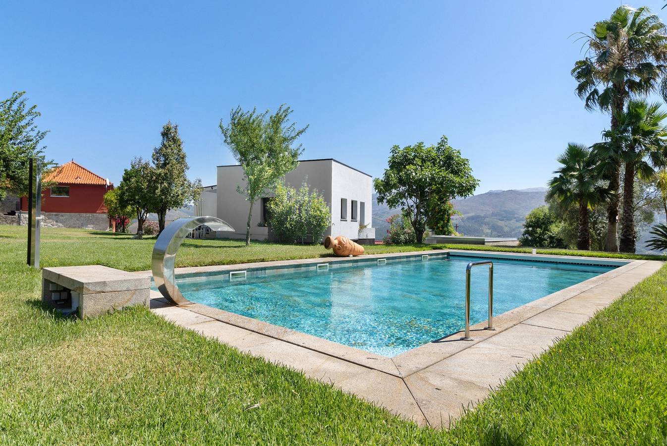 Estúdio inteiro, Apartamento Estúdio '' com Vista para a Montanha, Piscina Partilhada e Wi-Fi in Sabadim, Distrito de Viana do Castelo