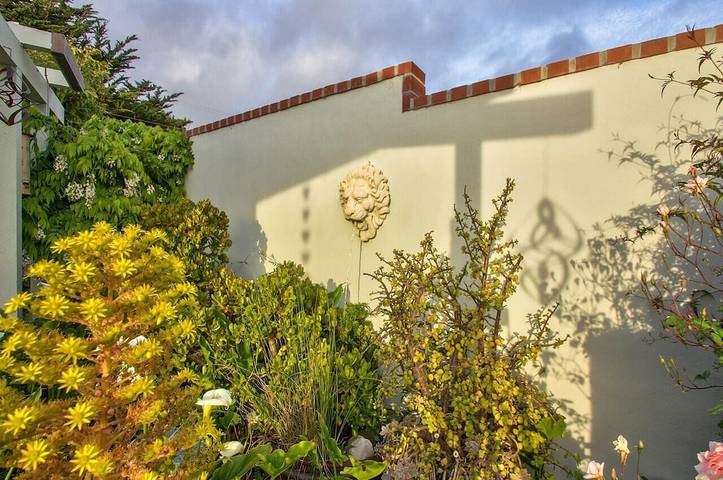 Holiday home for 4 people, with garden and hot tub, with pets in Big Sur