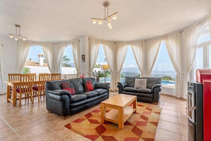 Villa 'Las Brisas' with Sea View, Wi-Fi and Air Conditioning in Monte de los Almendros, Salobreña