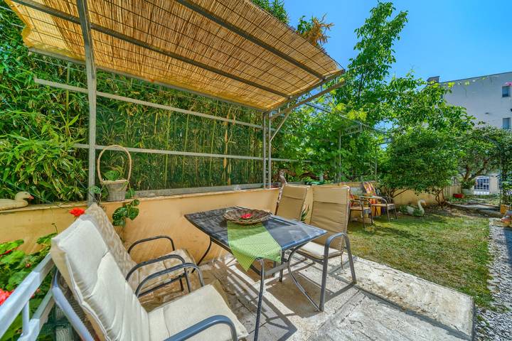 Ferienwohnung für 3 Personen, mit Terrasse und Garten in Split