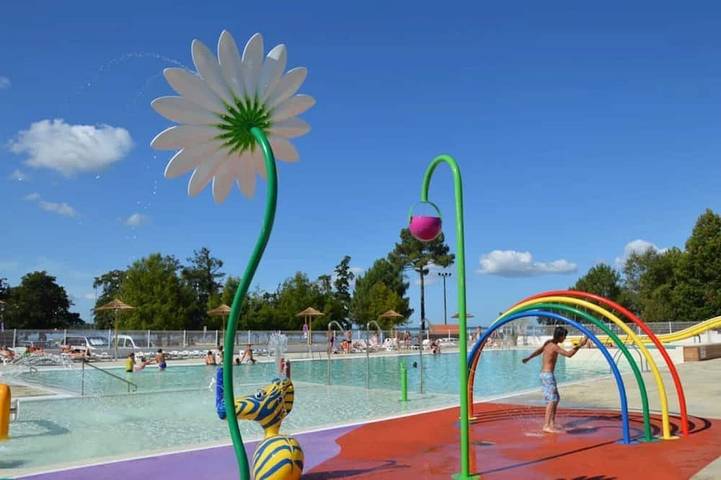 Camping pour 8 personnes à Parentis-en-Born