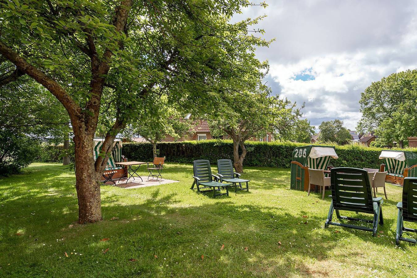 Ganze Wohnung, Wunderschöne Früchtekammer: 85qm Apartment für 4 Personen, Terrasse & Garten in Altharlingersiel, Landkreis Wittmund