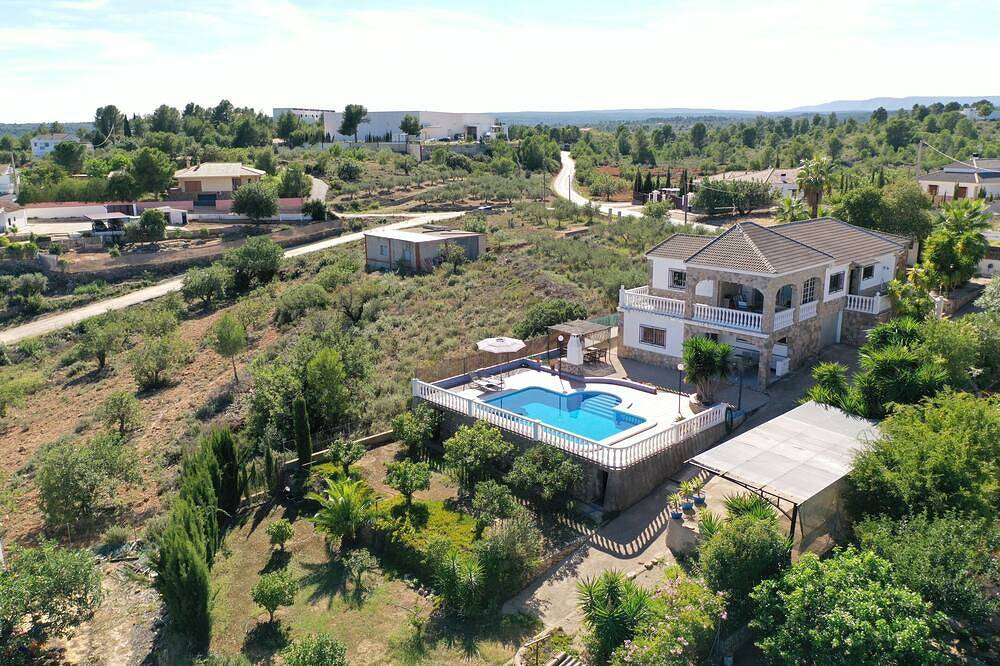 Large Family Villa: private pool, near lake & beach - Sleeps 10 in Navarrés, Valencia Province