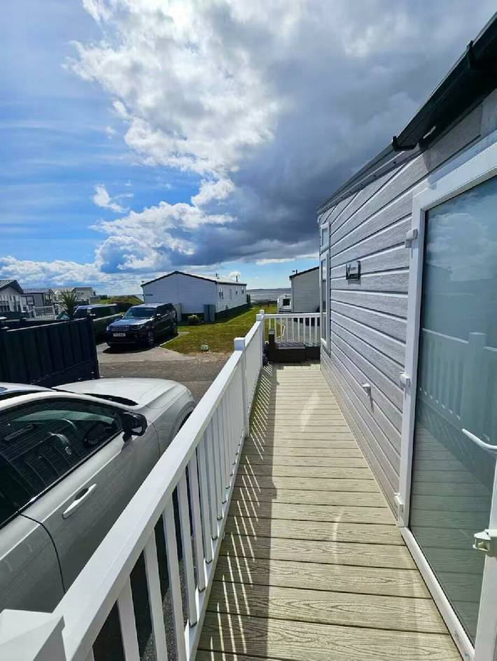 Caravan for 6 people, with pool and garden in Lancashire