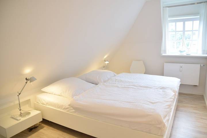 Ganze Wohnung, Reetdachwohnung in Westerland: zentral, strandnah und mit Stellplatz in Westerland, Sylt (Gemeinde)