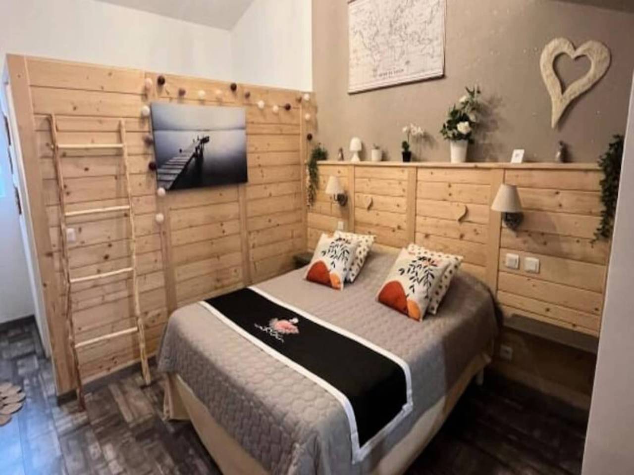 Appartement entier, Maisons & Villas pour 10 Personnes in Lagnes, Parc naturel régional du Luberon