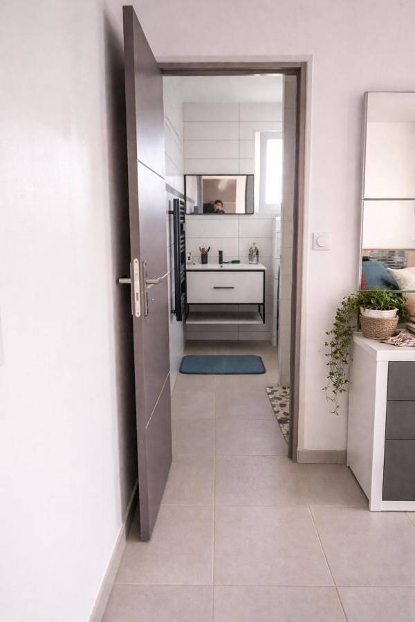 Location de vacances pour 9 personnes, avec terrasse et vue ainsi que piscine et jardin, animaux acceptés à Allègre-les-Fumades - 2