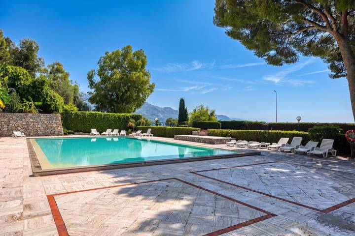 Appartamento intero, Hanbury Apt Pool And Sea in Latte (Ventimiglia), Ventimiglia