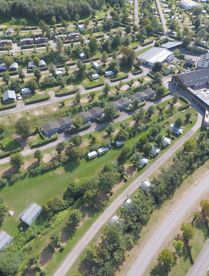 Tente pour 5 personnes, avec bassin pour enfant et terrasse ainsi que sauna et piscine dans Luxembourg - 2